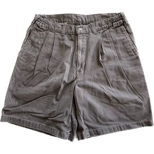 😎 Men’s Savane Size 34 pleated grey 7” shorts. Broken-in with some fading
